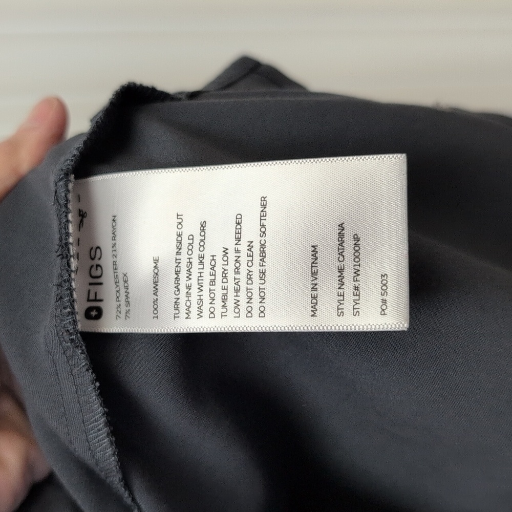 Figs Charcoal Catarina V-Neck Scrub Shirt LargePetite - Picture 3 of 4